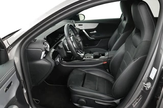 Mercedes-Benz A-Klasse Mercedes-Benz A-klasse 250e AMG Night | Carplay | Stoelverwarming |  Camera | Sfeerverlichting | Navigatie | Widescreen | Park Assist | Leder/Alcantara - afbeelding nr 4