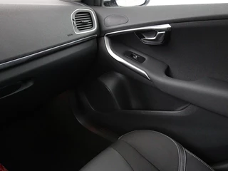 Volvo V40 Volvo V40 2.0 D2 Momentum | Automaat | Full LED |  Harman/Kardon | Trekhaak | Navigatie | Climate control | Cruise control | Parkeerhulp - afbeelding nr 19