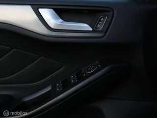 Ford Focus Ford Focus Wagon 125 PK H6 Titanium Navigatie DonkerGlas Trekhaak Chroom Clima Pdc V+A - afbeelding nr 13