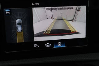 Mercedes-Benz A-Klasse Mercedes-Benz A-klasse 250e AMG Night | Panoramadak | Adaptive cruise |  Carplay | Stoelverwarming | Camera | Leder/Alcantara | Full LED | Sfeerverlichting | Navigatie - afbeelding nr 14