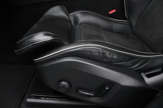 Volvo XC60 Volvo XC60 2.0 T8 Twin Engine AWD R-Design | Pano | Trekhaak - afbeelding nr 35