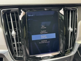 Volvo V90 Volvo V90 2.0 D3 R-Design Automaat | Panoramadak | Volleer | Camera met rondomzicht | Bowers&Wilkins | Adaptieve cruise control | Head-up Display | Apple CarPlay | LED | Parkeersensoren voor en achter - afbeelding nr 27