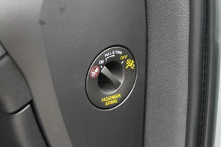 Volvo XC40 Volvo XC40 T4 Recharge R-Design | Parkeercamera | Stoelverwarming | Leder | Electr. Stoelen | Glossy Black | Keyless - afbeelding nr 36
