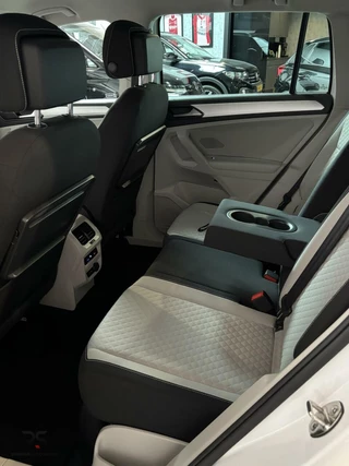 Volkswagen Tiguan Volkswagen Tiguan Comfortline Buss. | Navi | ACC | PDC | DAB+ | Clima | CarPlay | Org. NLD. | - afbeelding nr 45