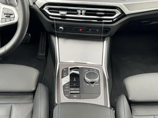 BMW 3 Serie BMW 330e Touring xDrive M-Sport|Driv. Ass. Prof|Pano|H&K|Head up|Zeer compleet|Topstaat! - afbeelding nr 14