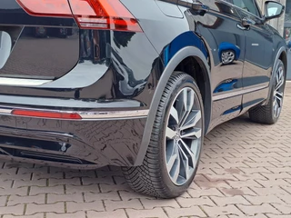 Volkswagen Tiguan Volkswagen Tiguan 2.0 TSI 4Motion Highline R-line | LED | Pano | Trekhaak | Leder | Elek. klep | Virtual | LMV 20