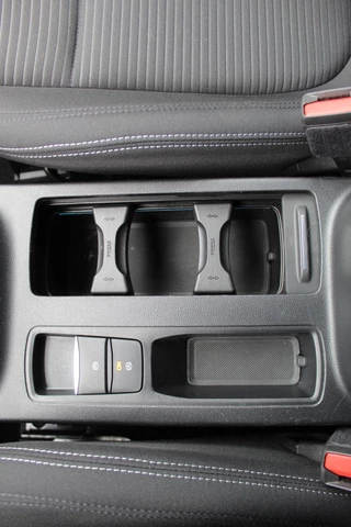 Ford Focus Ford Focus Wagon 1.0-125pk EcoBoost Mild-hybrid Titanium. Mooie, ruime, luxe en comfortabele Ford Focus wagon ! Volautm. airco dual, camera, stoel-, stuur- en voorraamverw., easy entry/easy go, cruise control, Isofix, side- en lane assist, parkeersensoren v+a, LM wielen etc. - afbeelding nr 21