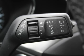 Ford Focus Ford Focus Wagon 1.0-125pk EcoBoost Mild-hybrid Titanium. Mooie, ruime, luxe en comfortabele Ford Focus wagon ! Volautm. airco dual, camera, stoel-, stuur- en voorraamverw., easy entry/easy go, cruise control, Isofix, side- en lane assist, parkeersensoren v+a, LM wielen etc. - afbeelding nr 7