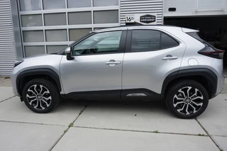 Toyota Yaris Cross Toyota Yaris Cross 1.5 Hybrid 115 Business Plus |Navi|Carplay|PDC V+A|Dodehoek|Camera|Stoel en stuurverwarming| - afbeelding nr 3