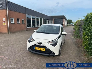 Toyota Aygo Toyota Aygo 1.0 VVT-i x-play Automaat Automaat Camera apple carplay - afbeelding nr 2