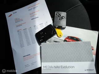 Renault Clio Renault Clio 1.2 16V 5drs 105dkm Airco Cruise Navigatie Bluetooth - afbeelding nr 25