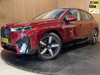 BMW iX XDrive40 Executive 77 kWh|100% SOH|VOLLEDER|ELEK.STUURVERSTELLING|CAMERA|CARPLAY|PDC V+A|NAP|NL-AUTO|INCL.BTW|1e EIGENAAR|