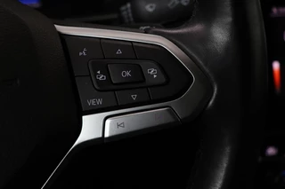 Volkswagen Passat Volkswagen Passat 1.5 TSI R Line | Stoelverwarming | Matrix LED |  Adaptive cruise | Carplay | Leder/Alcantara | Navigatie | Parkeerhulp - afbeelding nr 15