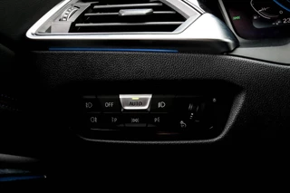 BMW 3 Serie BMW 3-serie Touring 330e - M-SPORT - CARPLAY - SFEERVERLICHTING - afbeelding nr 24