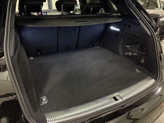 Audi Q5 Audi Q5 55 TFSI e quattro Competition 367PK S-Line PANO/LUCHTVERING/TREKHAAK/360CAMERA/MASSAGE/KEYLESS/MATRIX/VIRTUAL/CARPLAY/SFEER/19