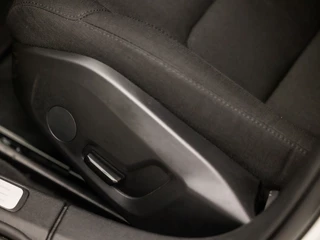 Volvo V60 Volvo V60 2.0 B3 Momentum Advantage 177Pk Automaat (APPLE CARPLAY, GROOT NAVI, ADAPTIVE CRUISE, STUUR/STOELVERWARMING, SPORTSTOELEN, PARKEERSENSOREN, NIEUWE APK, NIEUWSTAAT) - afbeelding nr 14