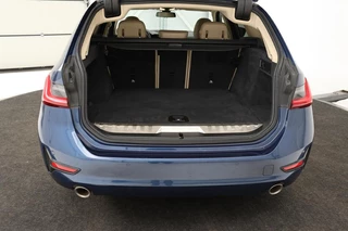 BMW 3 Serie BMW 3-serie 330e eDrive Edition | Adaptive cruise | Leder |  Stoelverwarming | Harman/Kardon | Keyless | Carplay | Live Cockpit | Navigatie | Full LED | Achterbankverwarming - afbeelding nr 22