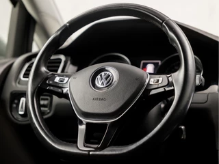 Volkswagen Golf Automaat (APPLE CARPLAY, NAVIGATIE, CLIMATE, STOELVERWARMING, GETINT GLAS, SPORTSTOELEN, CRUISE, PARKEERSENSOREN, LM VELGEN, NIEUWSTAAT) - afbeelding nr 18