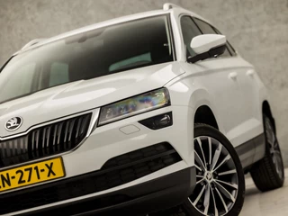 Škoda Karoq Automaat (APPLE CARPLAY, GROOT NAVI, CAMERA, LEDER/ALCANTARA, STOELVERWARMING, SPORTSTOELEN, ADAPTIVE CRUISE, GETINT GLAS, PARKEERSENSOREN, LED KOPLAMPEN, NIEUWE APK, NIEUWSTAAT) - afbeelding nr 33