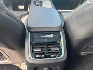 Volvo XC90 Volvo XC90 2.0 T8 Recharge AWD Ultimate Dark B&W audio | Luchtvering | Massagestoelen - afbeelding nr 19