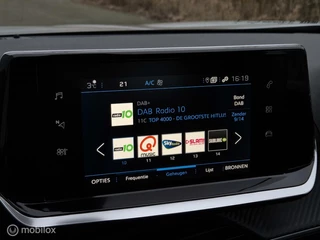 Peugeot 2008 PEUGEOT 2008 1.2 PURETECH AUTOMAAT/CAMERA/FULL LED/KEYLESS/CARPLAY/LANE ASSIST/16''LMV - afbeelding nr 32
