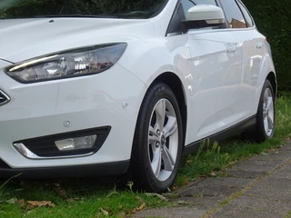 Ford Focus Ford Focus 1.0 Titanium Edition met Navi en WinterPack - afbeelding nr 4