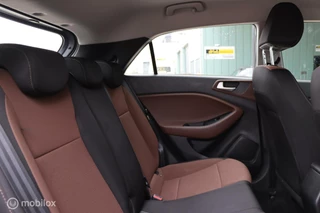 Hyundai i20 Hyundai i20 1.2 HP Business Edition / PDC / Climate Control - afbeelding nr 9