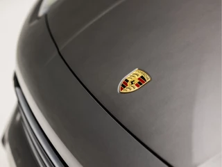 Porsche Cayenne 463Pk (PANORAMADAK, SPORTCHRONO PAKKET, ORG NEDERLANDS, SFEERVERLICHTING, 14 WEGEN SPORTSTOELEN, KEYLESS, LUCHTVERING, APPLE CARPLAY, DAB+, STUURWIEL VERWARMD, NIEUWSTAAT) - afbeelding nr 40