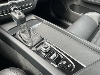 Volvo XC60 Volvo XC60 2.0 T5 Momentum Pro | ACC | Leder | Trekhaak | Pano | Intellisafe Pro Line | Navi | - afbeelding nr 9