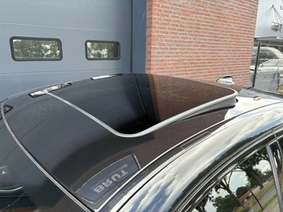 BMW 3 Serie BMW 3-serie 330i High Executive, M Pakket, Schuifdak, 19