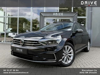 Volkswagen Passat Volkswagen Passat 1.4 TSI PHEV GTE SOH96%|Pano|Trekhaak|360Cam|DCC|Leer/Alc|Matrix|Ad.cruise - afbeelding nr 1