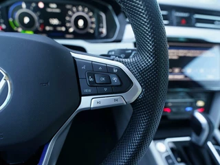 Volkswagen Passat Volkswagen Passat Variant 1.4 TSI PHEV 218pk GTE Highline | Leder | Panoramadak | 360 Camera | Virtual cockpit - afbeelding nr 44