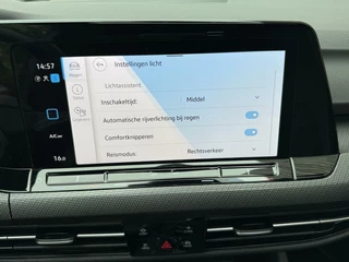 Volkswagen Golf Volkswagen Golf 1.5 eTSI R-Line Automaat | Panoramadak | LED | Black Style | Harman/Kardon HiFi | Achteruitrijcamera | Sfeerverlichting | Trekhaak afneembaar | Adaptieve cruise control | Parkeersensoren voor en achter - afbeelding nr 23
