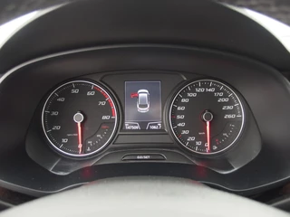 SEAT Leon TREKHAAK / NAVI / CLIMA / CARPLAY / PDC / BLUETOOTH / CRUISE / NL-AUTO - afbeelding nr 25