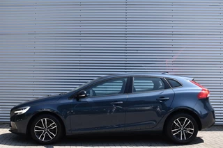 Volvo V40 Volvo V40 2.0 D2 NORDIC+ / P.CAM. / STOEL+VOORRUIT VERW. / STANDKACHEL - afbeelding nr 2