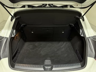 Mercedes-Benz GLA Mercedes GLA-klasse 180 AMG Night Edition Pano Sfeer NAP - afbeelding nr 49