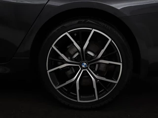 BMW 5 Serie BMW 5-serie 530e xDrive M Sport | Leder |  Stoel & stuurverwarming | Sfeerverlichting | Adaptief LED | Carplay | Camera | Live cockpit | Navigatie - afbeelding nr 40