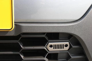 Jeep Avenger Jeep Avenger ALTITUDE 156PK 54 kWh | 3-FASE | ELEKTRISCH BEDIENBARE ACHTERKLEP | ACHTERUITRIJ CAMERA | NAVIGATIE | DRAADLOZE APPLE CARPLAY/ANDROID AUTO | ALL SEASON BANDEN | LICHTMETALEN VELGEN 17