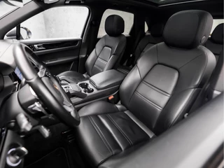 Porsche Cayenne Porsche Cayenne 3.0 340Pk (PANORAMADAK, APPLE CARPLAY, GROOT NAVI, LUCHTVERING, SPORTCHRONO, ADAPTIVE CRUISE, MEMORY SEATS, 360 CAMERA, GETINT GLAS, NIEUWSTAAT) - afbeelding nr 13