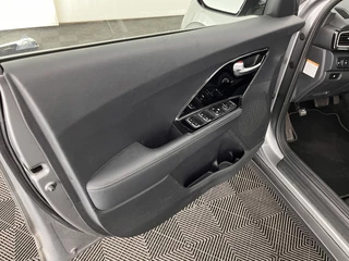 Kia Niro Kia Niro 1.6 GDi Hybrid ExecutiveLine Aut. *LEATHER-FABRIC | NAVI-FULLMAP | KEYLESS | CAMERA | COMFORT-SEATS | DIGI-COCKPIT | LANE-ASSIST | ECC | CARPLAY | PDC | 16''ALU* - afbeelding nr 21