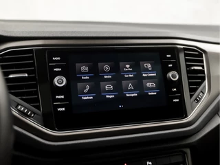 Volkswagen T-Roc 150Pk Automaat (PANORAMADAK, DIGITAL COCKPIT, APPLE CARPLAY, GROOT NAVI, SPORTSTOELEN, GETINT GLAS, CAMERA, LED KOPLAMPEN, DAB+, ADAPTIVE CRUISE, NIEUWSTAAT) - afbeelding nr 25