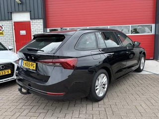 Škoda Octavia TREKHAAK / CARPLAY / SFEERVERLICHTING / NAVI / CLIMA / PDC / BLUETOOTH / CRUISE / NL-AUTO - afbeelding nr 2