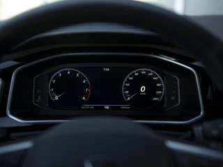 Volkswagen T-Roc Volkswagen T-Roc 1.5TSi 150pk R-Line | LED Matrix | DAB | App Connect | 18