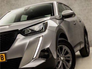 Peugeot 2008 Peugeot 2008 1.2 PureTech Sport Automaat (APPLE CARPLAY, GROOT NAVI, 360 CAMERA, LM VELGEN, SPORTSTOELEN, CRUISE, LANE ASSIST, NIEUWE APK, NIEUWSTAAT) - afbeelding nr 17