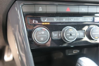Volkswagen T-Roc Volkswagen T-Roc 2.0 TSI 190pk DSG 4Motion Sport , Virtual cockpit , Led verlichting, Trekhaak (afneembaar), Navigatie, Stoelverwarming,Achteruitrijcamera etc. Nieuwe APK - afbeelding nr 61
