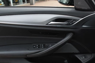 BMW 5 Serie BMW 5 Serie Touring 520d High Exe. M Sport / Panoramadak / Camera / Head-up / 19'' / Leder / Navigatie / Stoelverwarming / Cruise Control - afbeelding nr 33