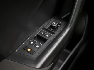 Volkswagen T-Roc 150Pk (VIRTUAL COCKPIT, APPLE CARPLAY, CLIMATE, ADAPTIVE CRUISE, SPORTSTOELEN, LED KOPLAMPEN, GETINT GLAS, LANE ASSIST, NIEUWSTAAT) - afbeelding nr 21