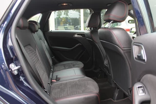 Mercedes-Benz B-Klasse Mercedes-Benz B-Klasse 180 Business Solution AMG Upgrade Edition / Camera / Navigatie / 18'' / Stoelverwarming / Cruise Control - afbeelding nr 12