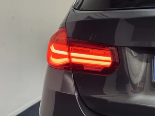 BMW 3 Serie BMW 3 Serie Touring 320i Edition M-Sport | Leder | NaviProf | CarPlay - afbeelding nr 35