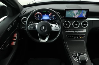 Mercedes-Benz C-Klasse Mercedes-Benz C-klasse 300e AMG Night | Carplay | 360 camera | Trekhaak | Stoelverwarming | Keyless | Leder/Alcantara | Full LED | Navigatie - afbeelding nr 3